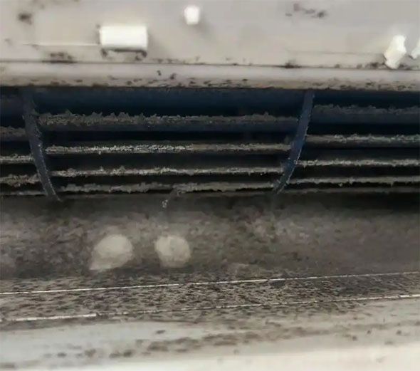 茄子河空调吹的风有股烧焦味是怎么回事